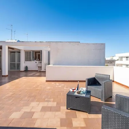 Coastal Chic Rooftop Vista Mare *