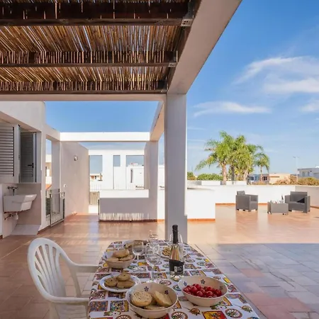 Coastal Chic Rooftop Vista Mare